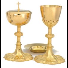 Chalice w/ deep well paten Chalice w/ deep well paten