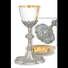 Chalice w/deep well paten Chalice w/deep well paten