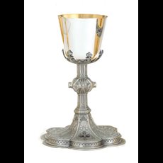 Chalice w/ well paten Chalice w/ well paten