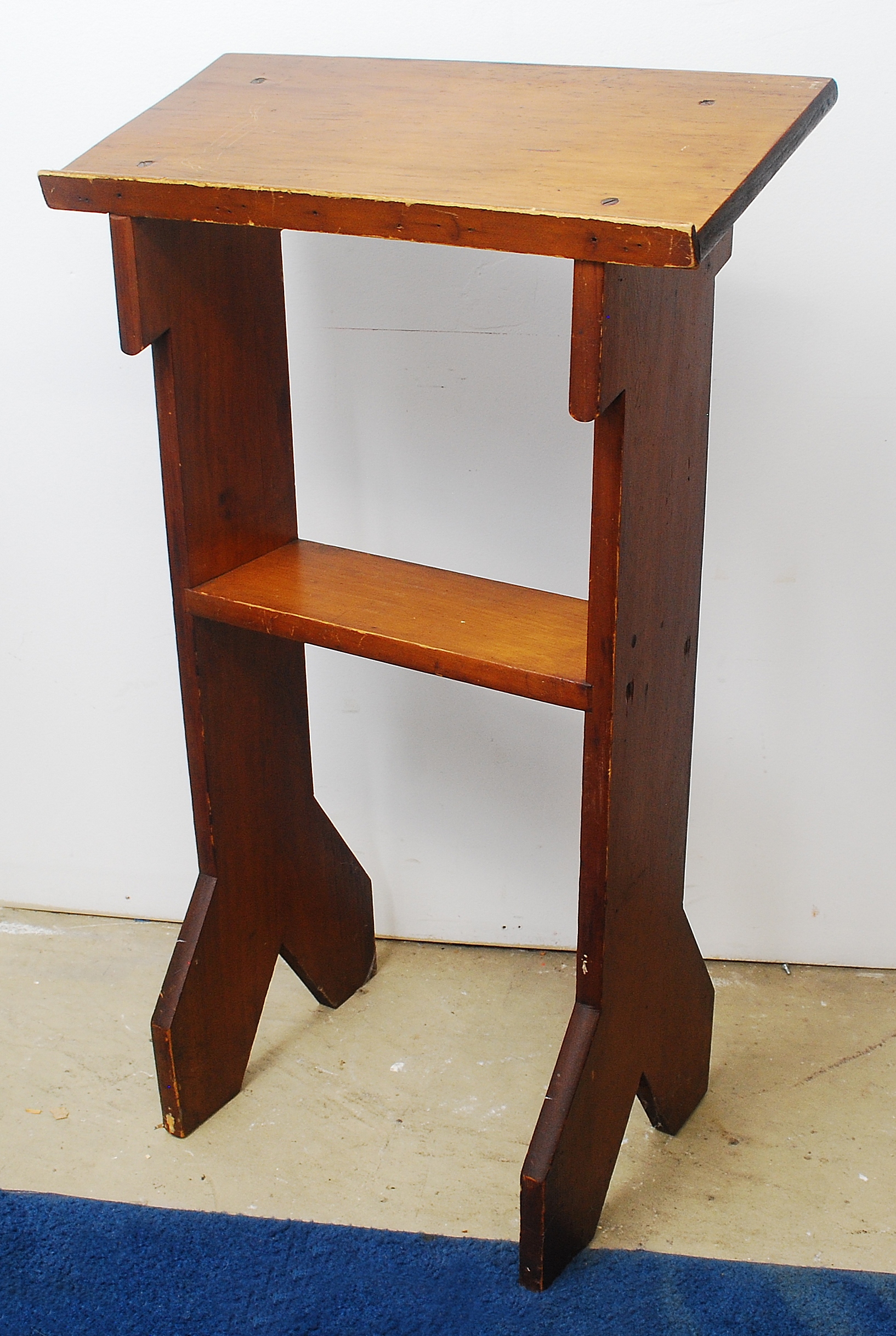 Product image of a wooden kneeler from the furniture product offerings category